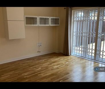 4 bedroom semi-detached house to rent - Photo 3