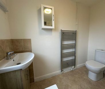 2 bedroom terraced house to rent - Photo 3