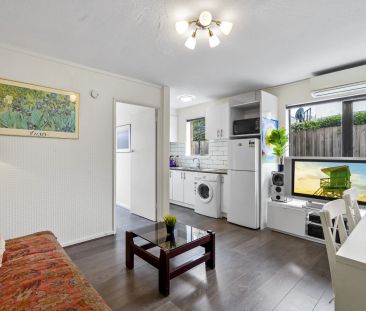 Cozy, Ground Floor Apartment with Easy, First-Come-First-Served Scr... - Photo 5