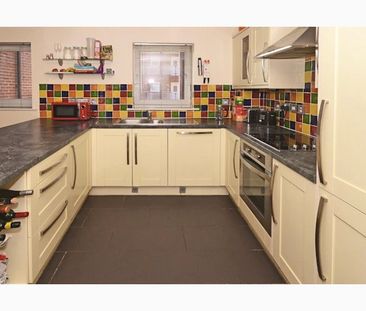 4 Bed Apartment - Photo 2