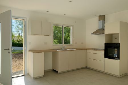 Location Maison 4 pièces 75m² PASLIERES 63290 - Photo 2