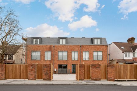 Coombe Lane, SW20, London - Photo 2