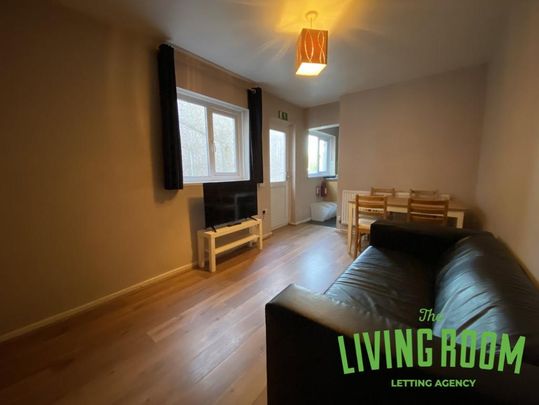 5 bedroom house to rent - Photo 1