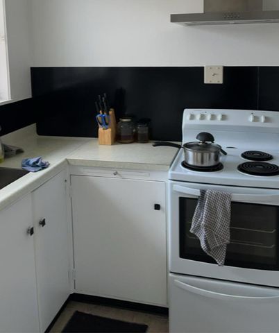 Cozy, convenient living - Photo 2