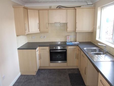 2 bedroom semi-detached house to rent - Photo 2