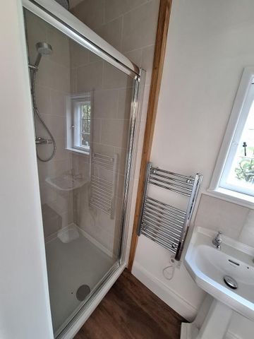 4 bedroom detached house to rent - Photo 5