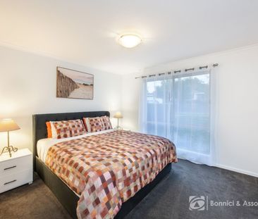 SPACIOUS FAMILY HOME IN A CONVENIENT LOCATION - Photo 6