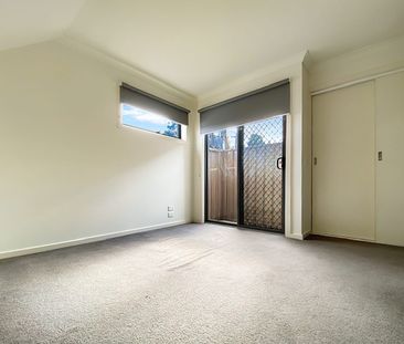 Stylish Townhouse in the heart of Footscray! - Photo 4