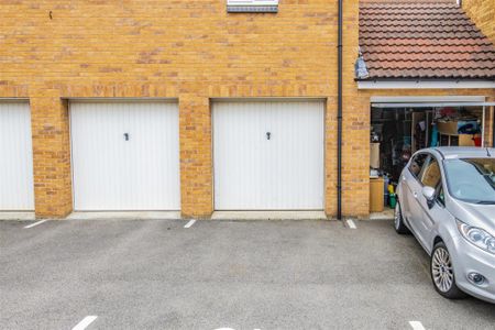 2 bed House - Mid Terrace To Let - Photo 5