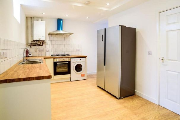 1 bedroom in a house share to rent - Photo 1