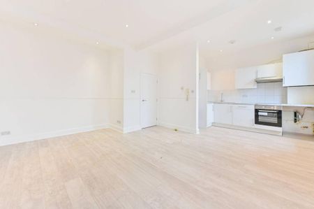 3 bedroom flat to rent - Photo 2