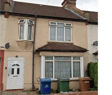 5 bedroom semi-detached house to rent - Photo 4