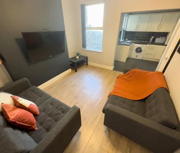 4 bedroom terraced house to rent - Photo 1