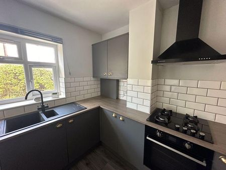 2 bedroom end of terrace house to rent - Photo 3