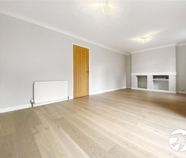 4 bedroom end of terrace house to rent - Photo 1