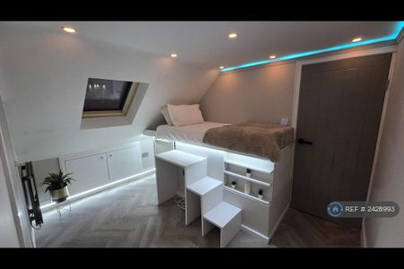 1 bedroom in a house share to rent - Photo 4