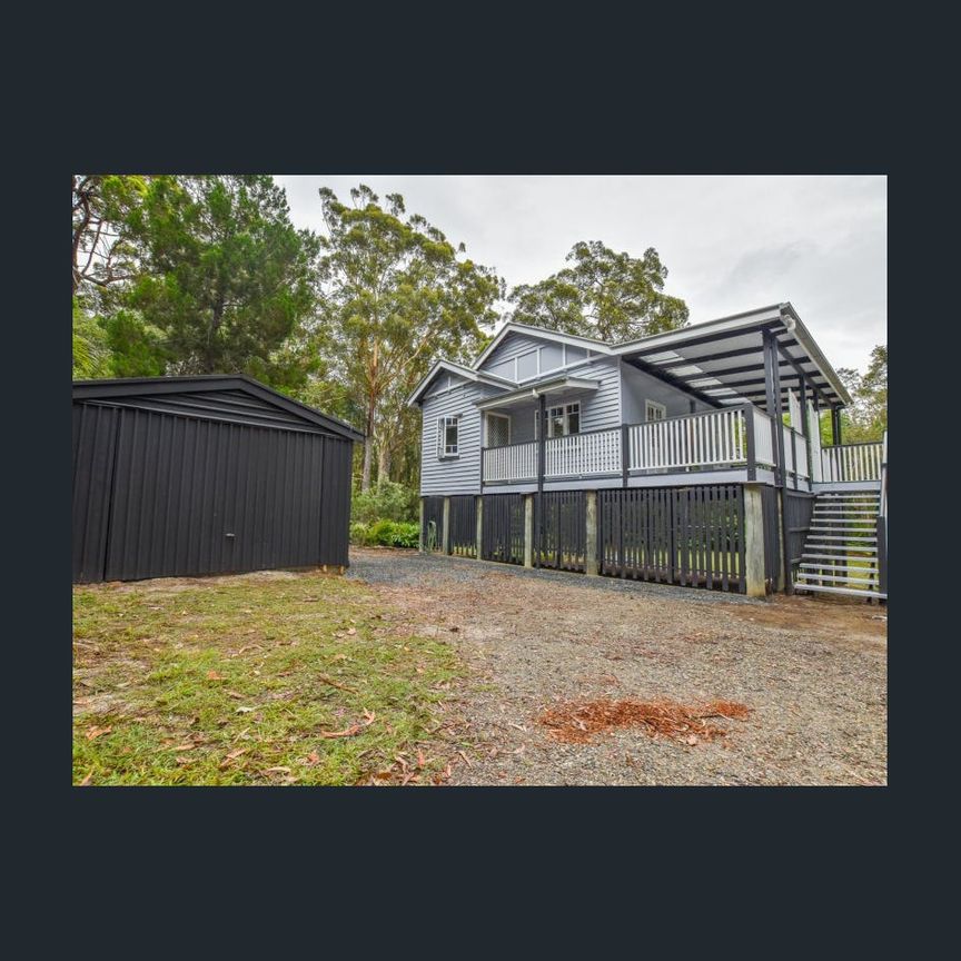 Exquisite Queenslander with original features, Close to town. - Photo 1