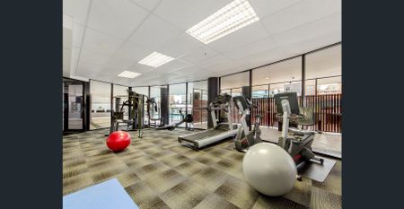 CITY LIVING AT ITS BEST (water usage included) - Photo 2