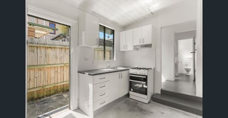 Charming One Bedroom Terrace in Prime Alexandria Location - Photo 4