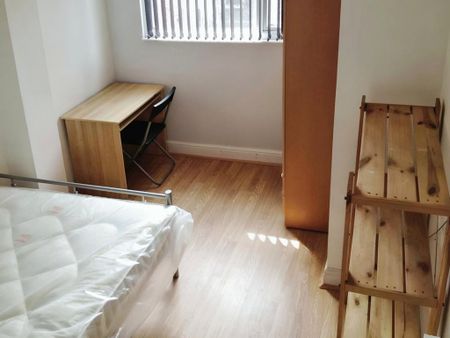 5 bedroom terraced house to rent - Photo 3