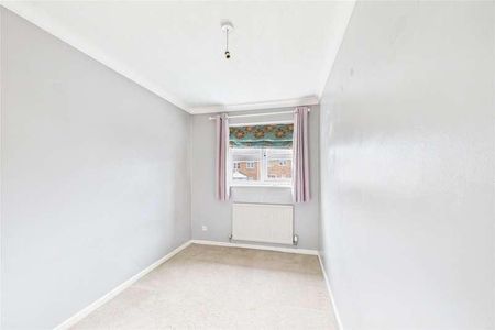 Winterbourne Walk, Frimley, Camberley, Surrey, GU16 - Photo 5