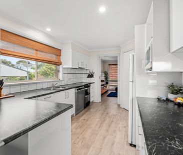 Fully furnished family home - SHORT TERM LEASE - Photo 6