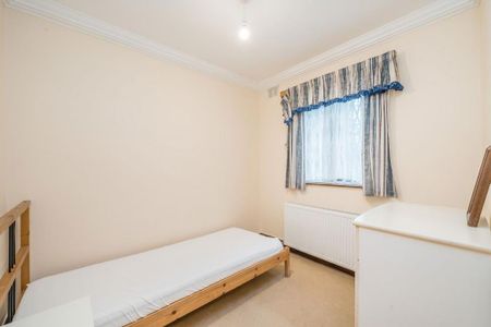 3 bedroom flat to rent - Photo 3