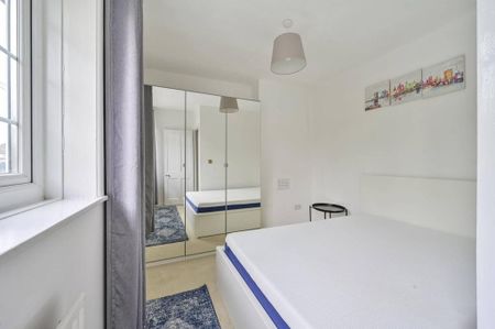 3 bedroom end of terrace house to rent - Photo 4