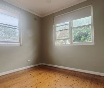 Top Floor 3 Bedroom Apartment in the Heart of Petersham - Photo 2