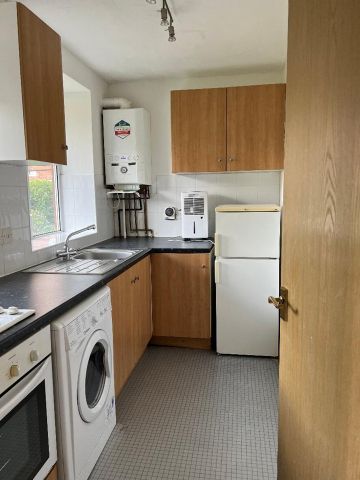 2 Bed Flat, Redmires Court, M5 - Photo 4