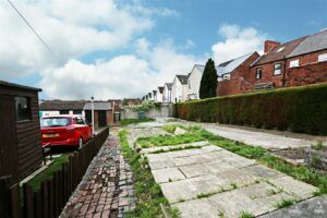 2 BEDROOM House - Mid Terrace - Photo 3