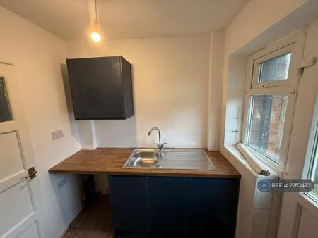 3 bedroom terraced house to rent - Photo 4