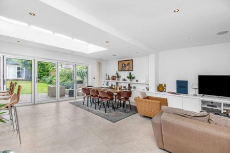 5 bedroom semi-detached house to rent - Photo 2