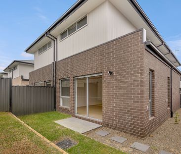 Stunning 3-bedroom Townhouse - Photo 2