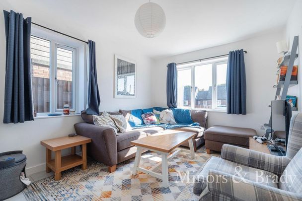 4 bedroom semi-detached house to rent - Photo 1