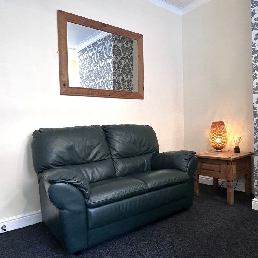 Modern Refurbished 1‑Bed Ground Floor Flat – Fully Furnished – LS11 – Available 1st April - Photo 1