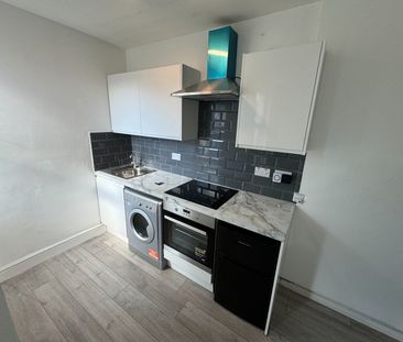 2 Bed Flat, Montpelier Road, BN1 - Photo 2