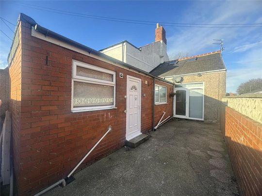 2 bedroom bungalow to rent - Photo 1