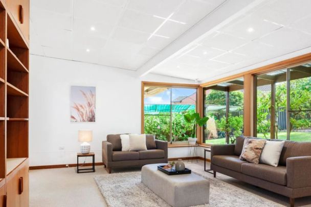 Charming 4-Bedrooms Family Home in Sought-After Beaumont - Photo 1