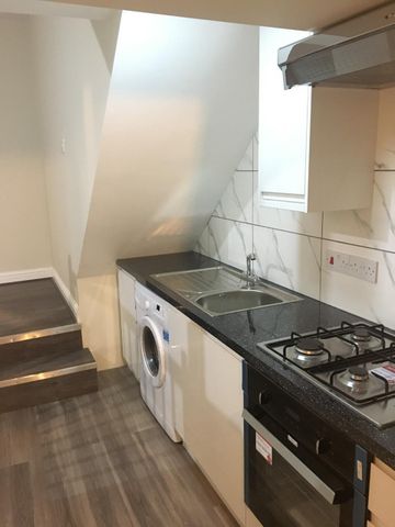 1 Bed Flat, Overstone Road, W6 - Photo 5