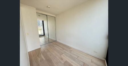 404/162 Rosslyn Street, West Melbourne, VIC 3003 - Photo 2