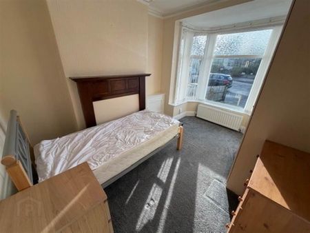 81 Ulsterville Avenue, Belfast, BT9 7AT - Photo 2