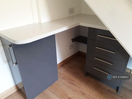 2 bedroom terraced house to rent - Photo 2