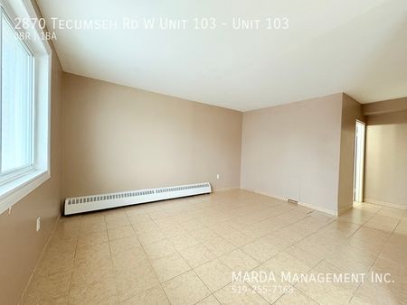 SPACIOUS BACHELOR APARTMENT NEAR HURON CHURCH + HYDRO! - Photo 2