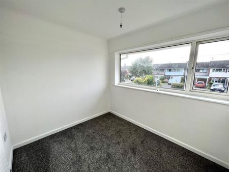 3 bedroom House To Let - Photo 2