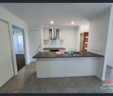 Modern 3 Bedroom Unit in Bargara - Photo 6