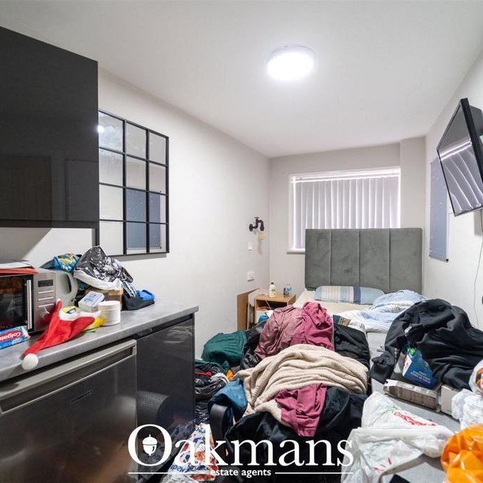 8 bedroom house to rent - Photo 1