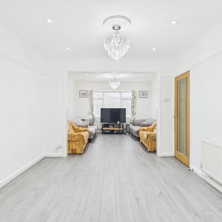 3 bedroom semi-detached house to rent - Photo 1