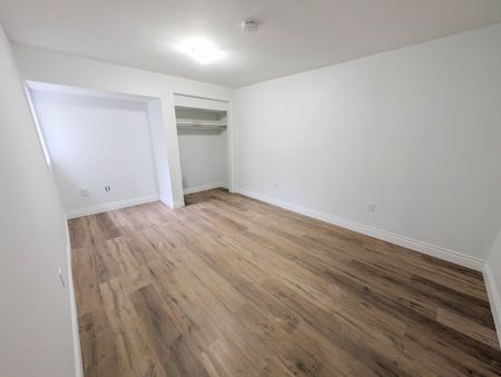 Cozy 5 Bedroom Townhouse in Thorold! - Photo 3