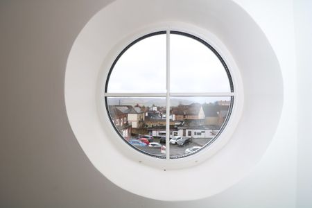 Lyons Court, Dorking, RH4 - Photo 3